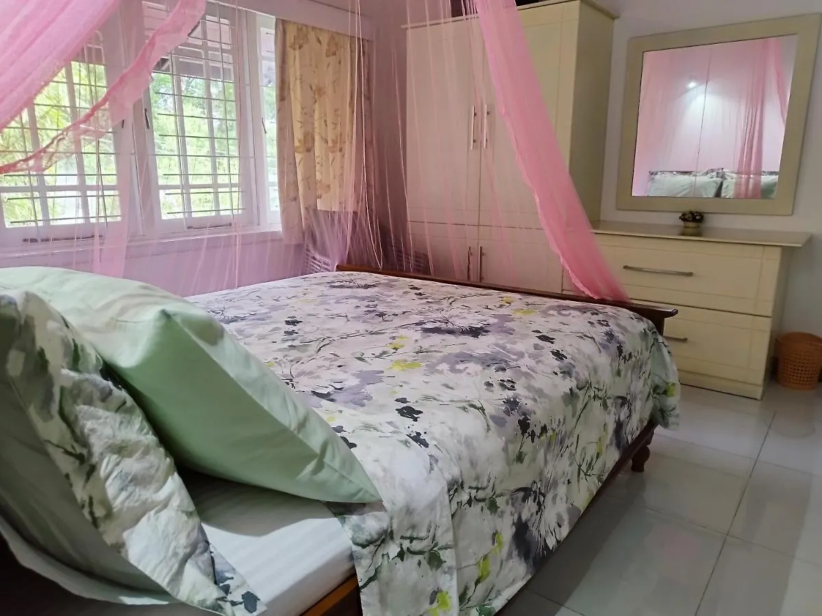 Boztreve Home Κάντι Bed and Breakfast